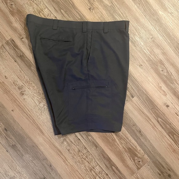 Men’s Roundtree & Yorke Easy Care Shorts, Size 48 - Picture 3 of 6